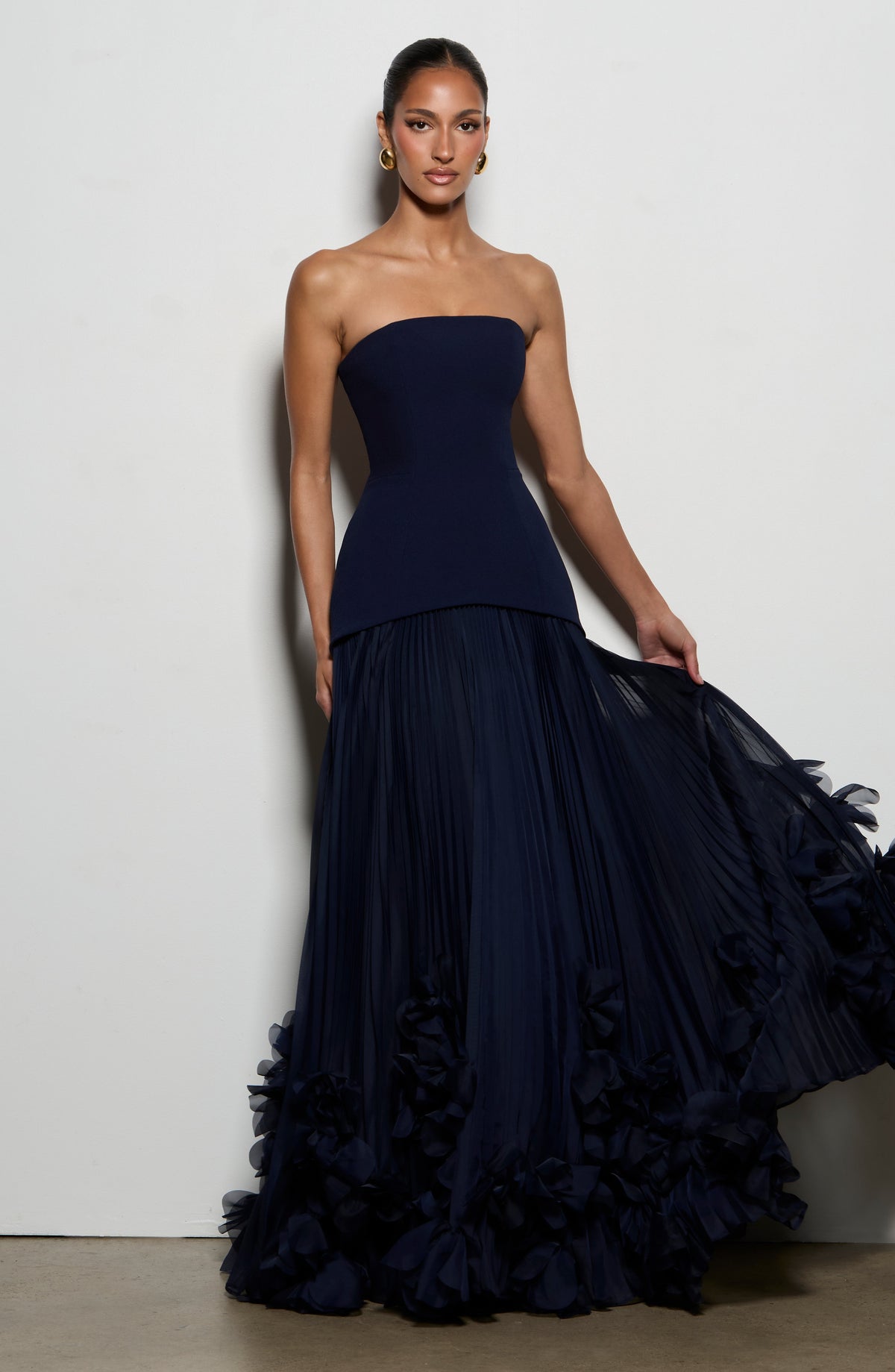 Serafina™ - Vestido Largo con Apliques Azul Marino