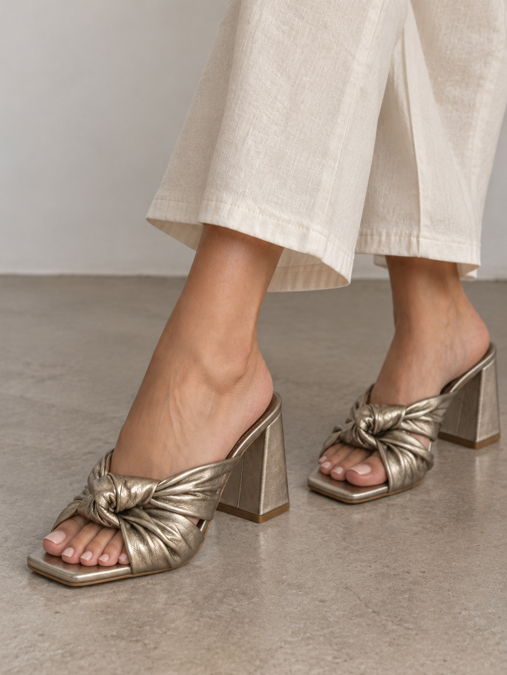 Zaira™ - Sandalias Mule de Tacón Cuadrado con Nudo Seda