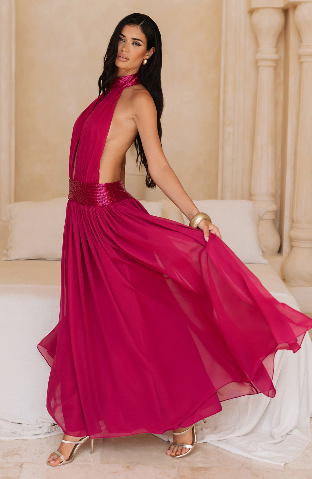 Mujer con el vestido Rosalina™ frambuesa para ir de invitada a una boda, foto 3