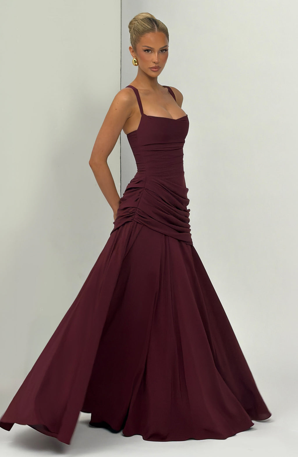 Look para una graduación: vestido Sara™ en cereza, foto 6