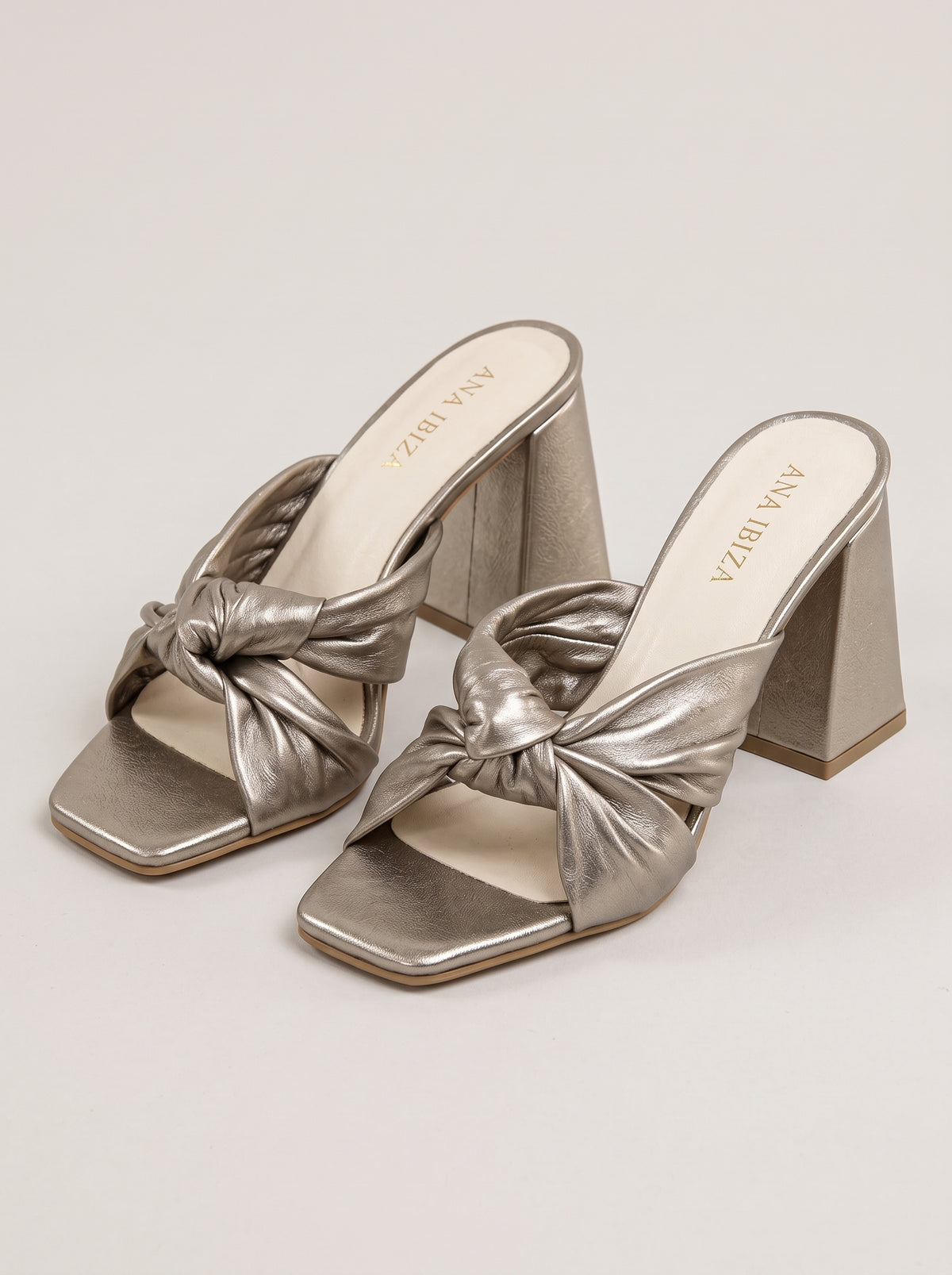 Zaira™ - Sandalias Mule de Tacón Cuadrado con Nudo Seda