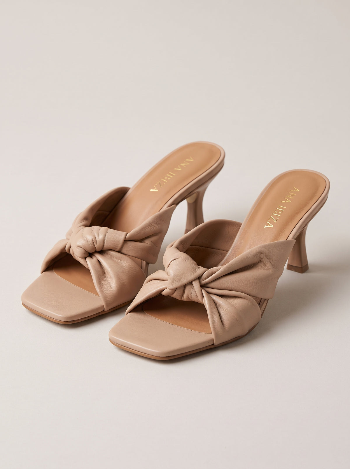 Carla™ - Sandalias Mule de Piel con Nudo Nude