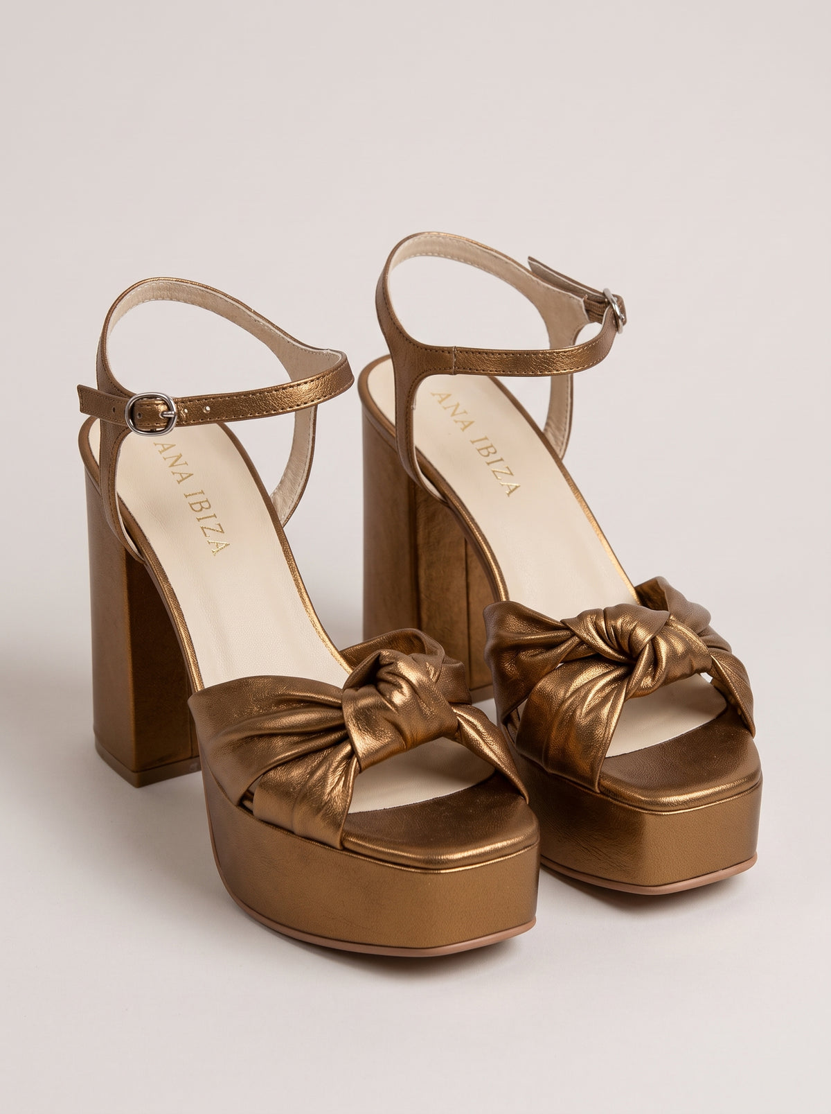 Leyre™ - Sandalias de Plataforma con Nudo Metalizado Bronce