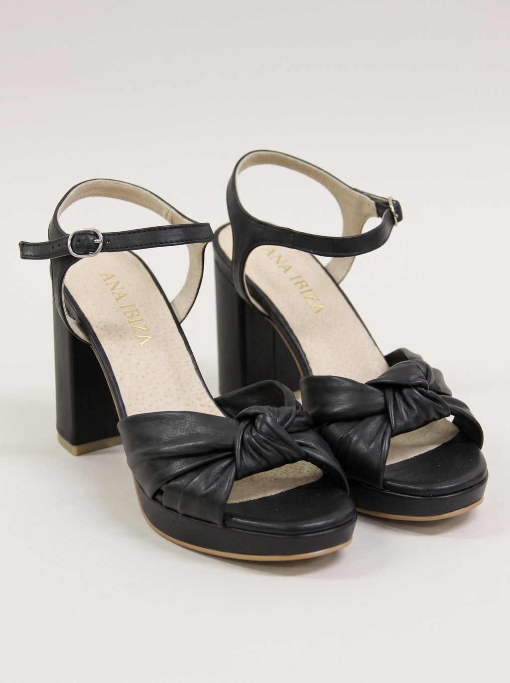 Mencía™ - Sandalias de Tacón Ancho con Nudo y Pulsera Negras