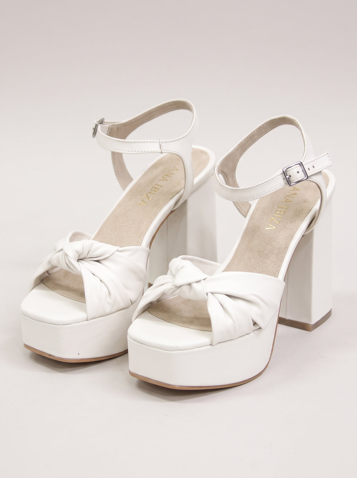 Triana™ - Sandalias de Plataforma con Pulsera Marfil
