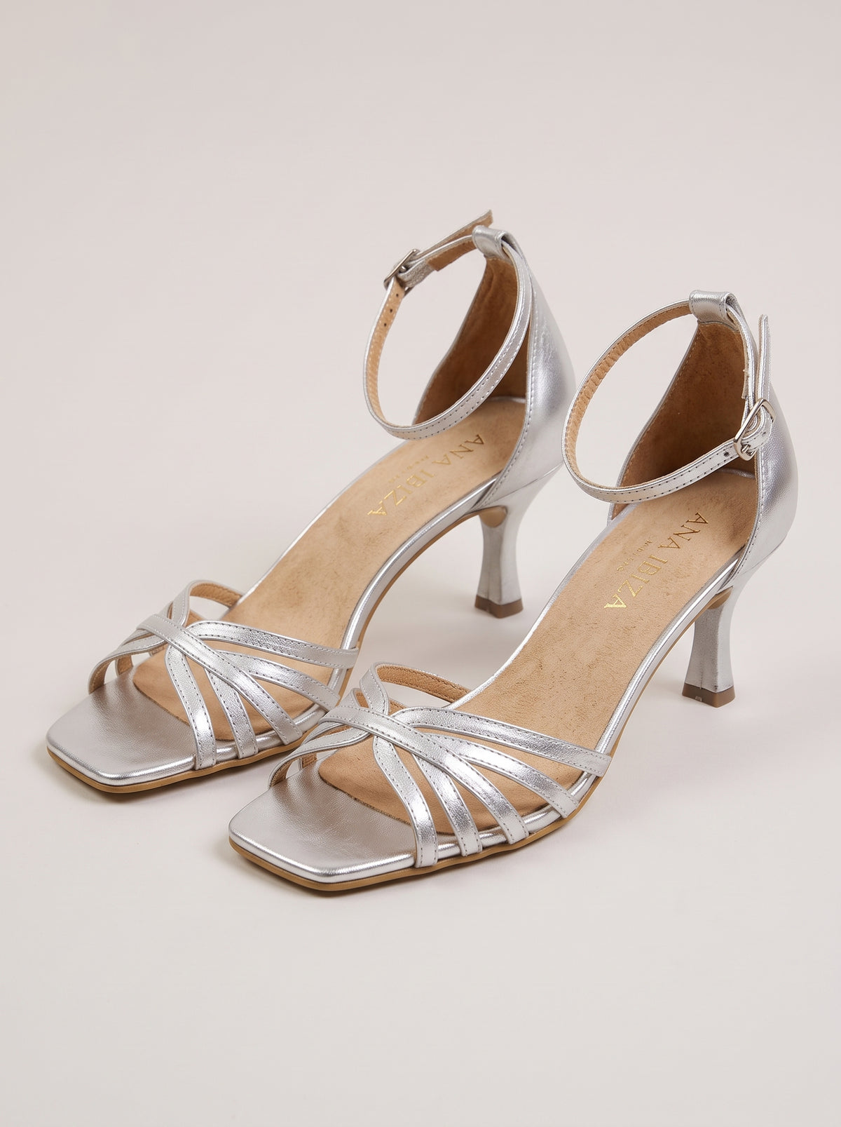 Maite™ - Sandalias de Tacón con Tiras Cruzadas Plateadas
