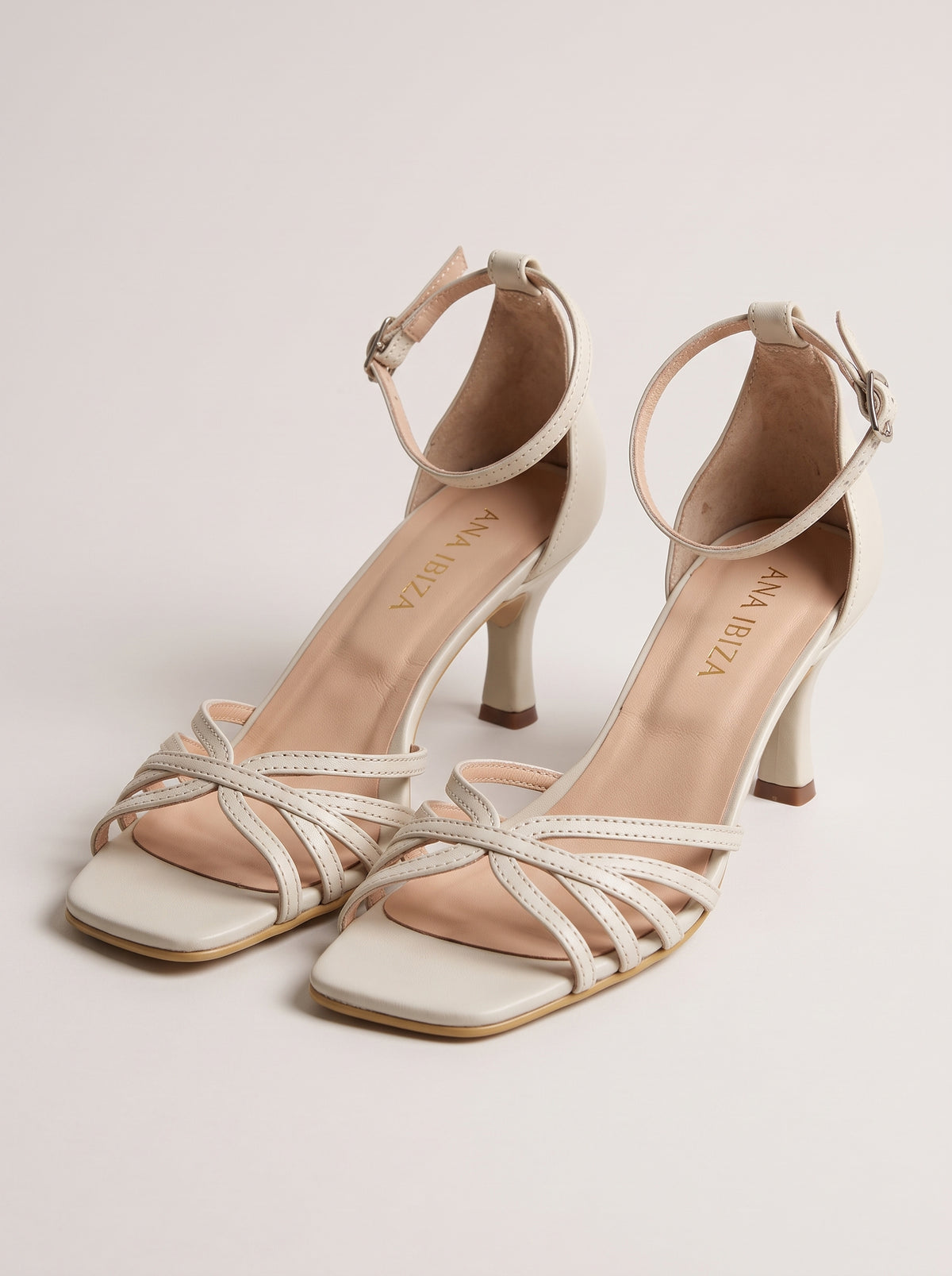 Maite™ - Sandalias de Tacón con Tiras Cruzadas Hueso