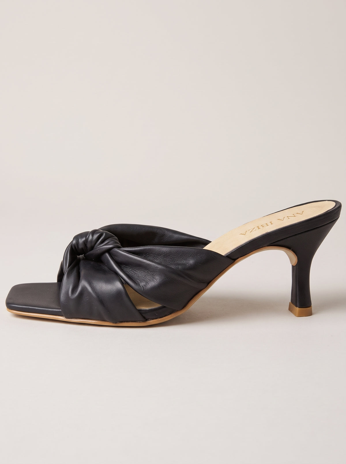 Carla™ - Sandalias Mule de Piel con Nudo Negras