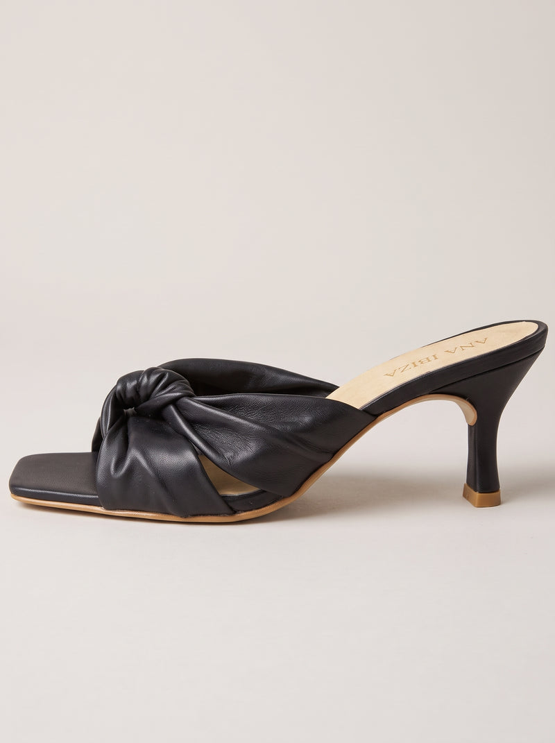 Carla™ - Sandalias Mule de Piel con Nudo Negras