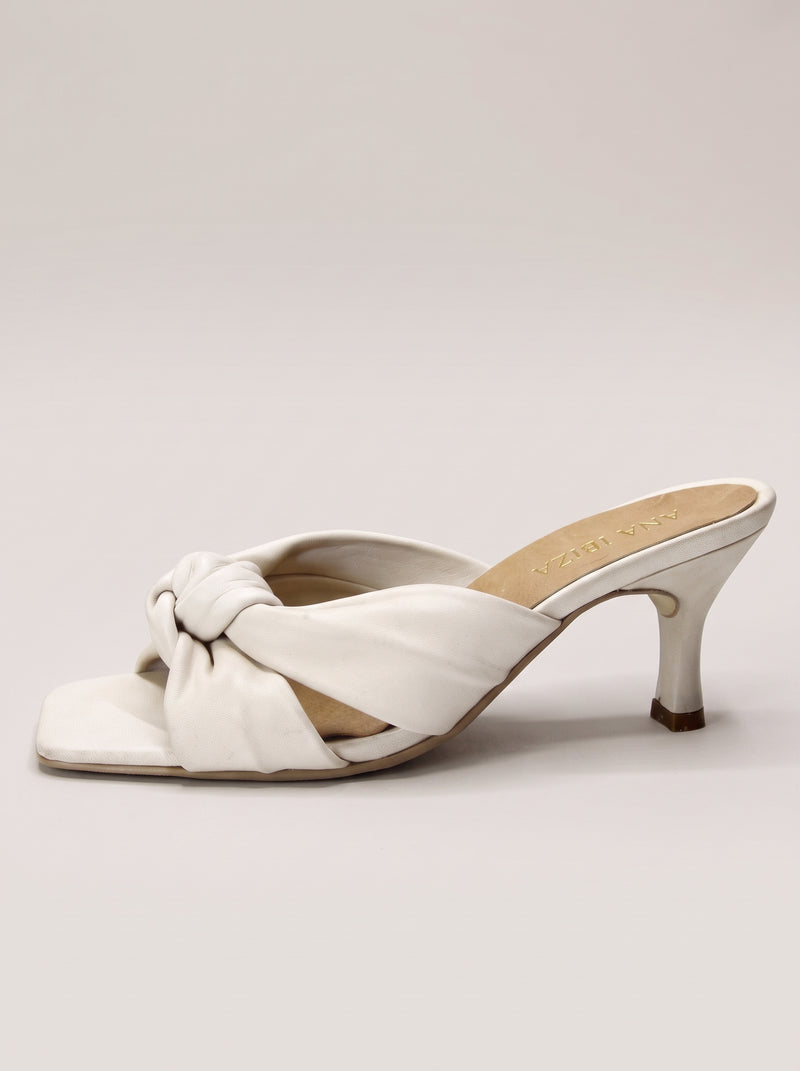 Carla™ - Sandalias Mule de Piel con Nudo Hueso