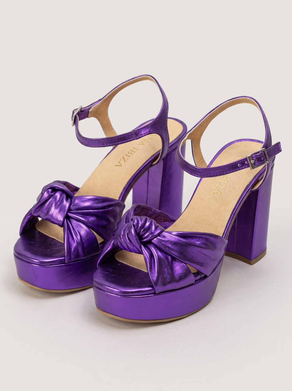 Triana™ - Sandalias de Plataforma con Pulsera Morado Metalizado