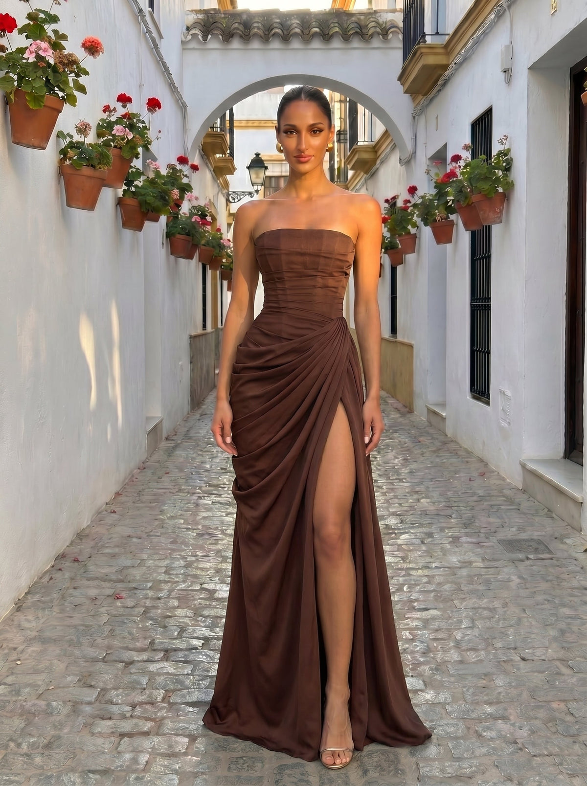 Cyra™ en marrón ciruela, vestido largo de chifón, con corsé