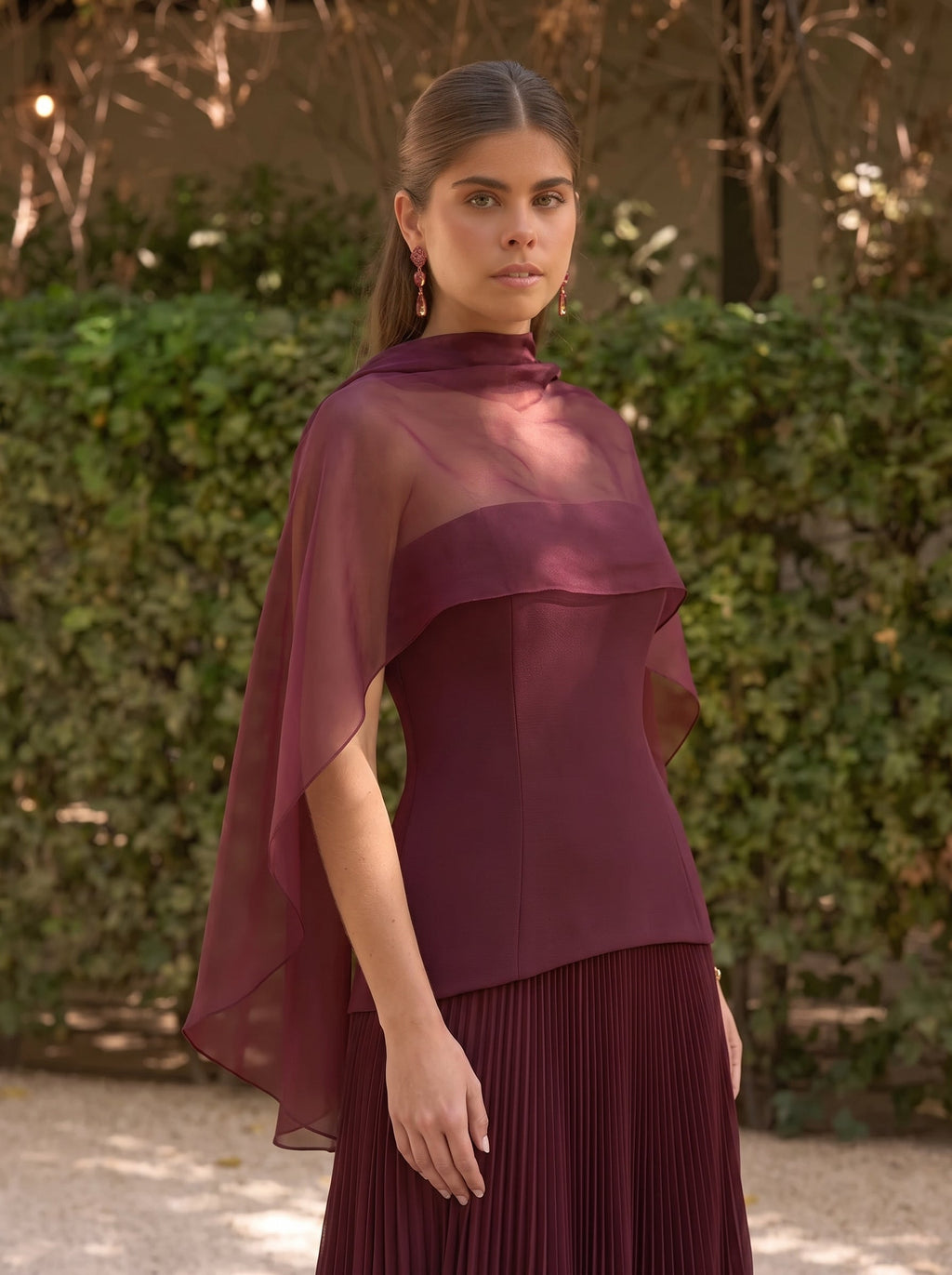 Nerea™ en burdeos, estola de organza