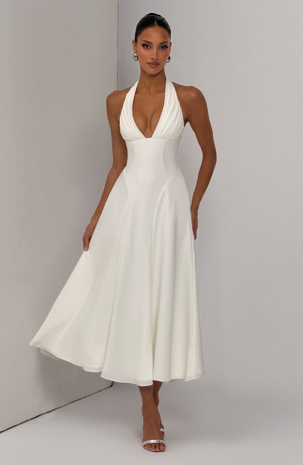 Helena™ en marfil, vestido midi de chifón, con corsé