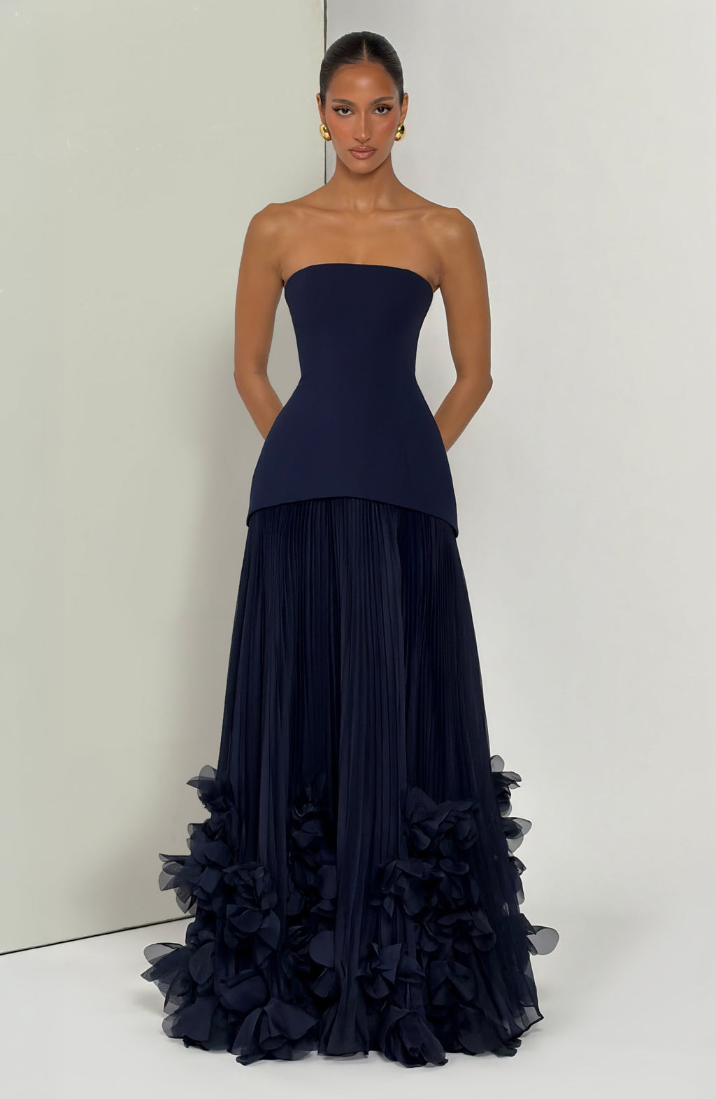 Serafina™ - Vestido Largo con Apliques Azul Marino
