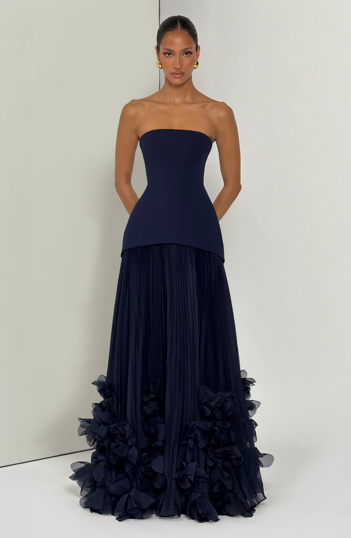 Serafina™ - Vestido Largo con Apliques Azul Marino