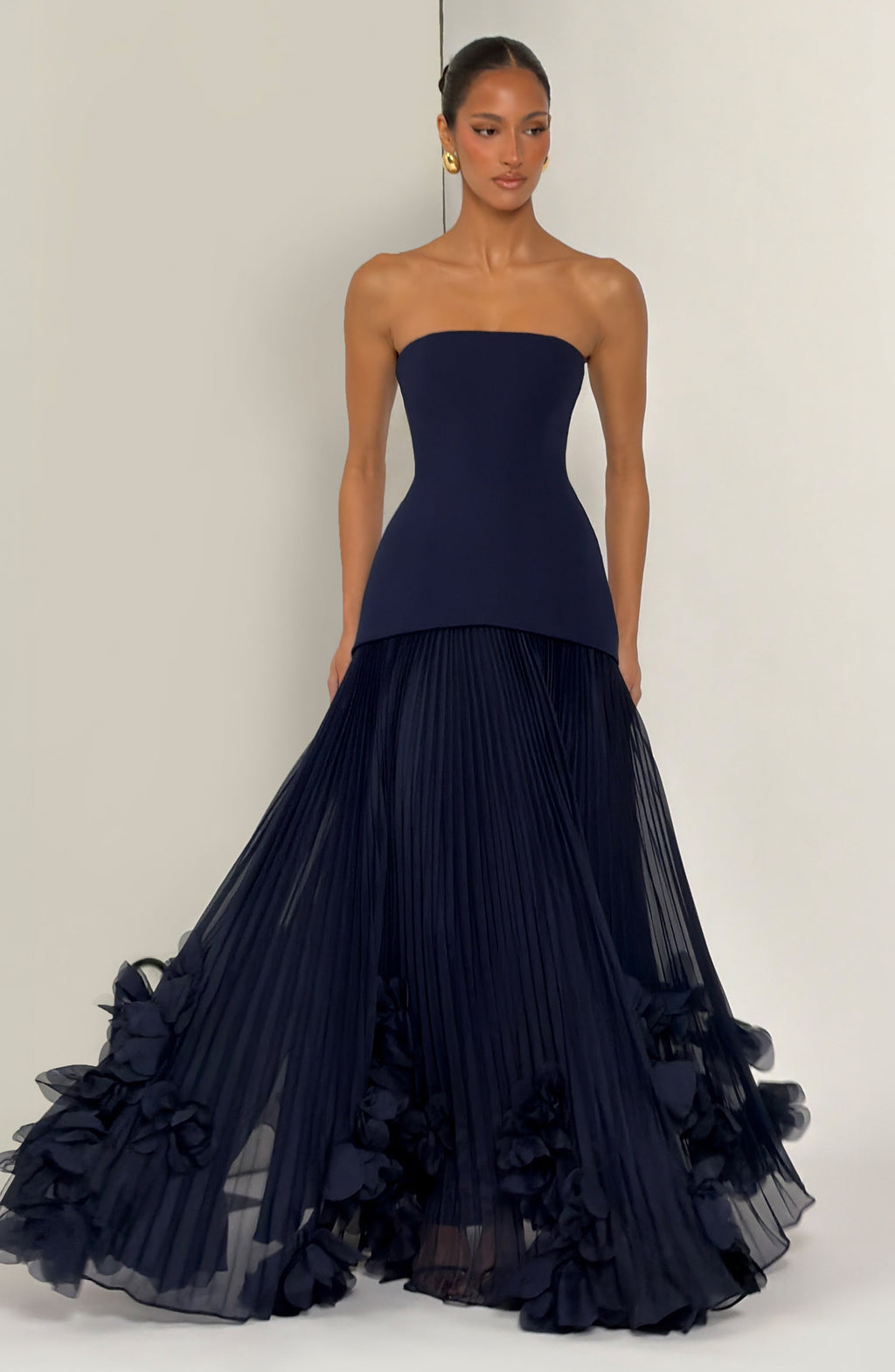 Serafina™ - Vestido Largo con Apliques Azul Marino