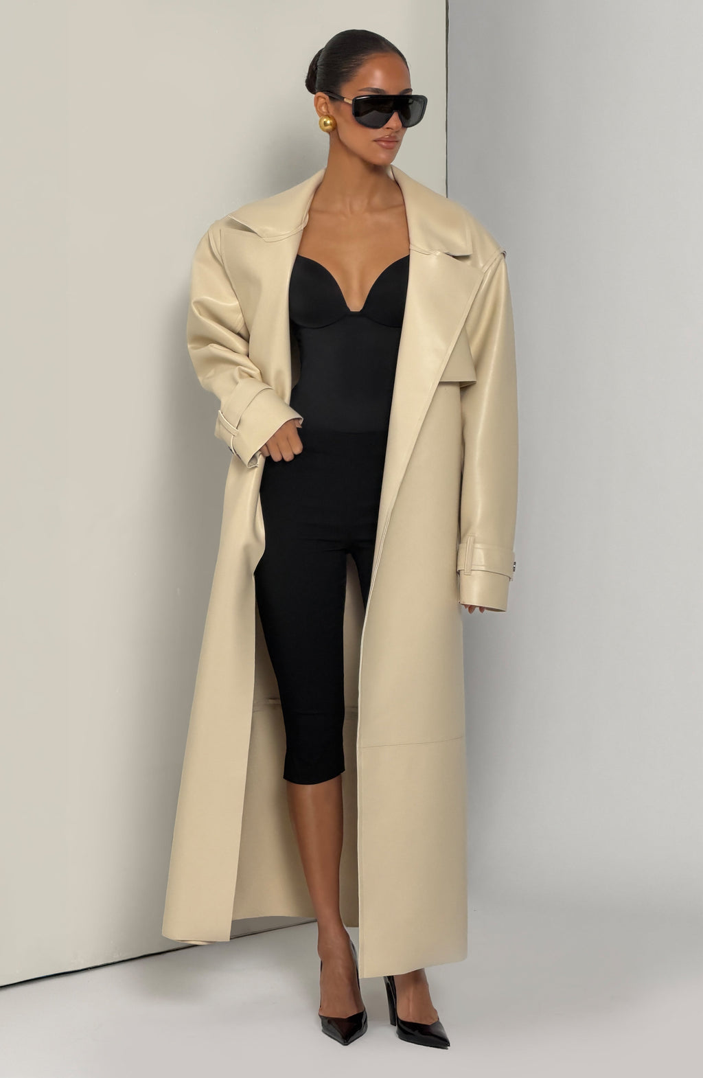 Cayetana™ - Gabardina Larga de Polipiel Crema