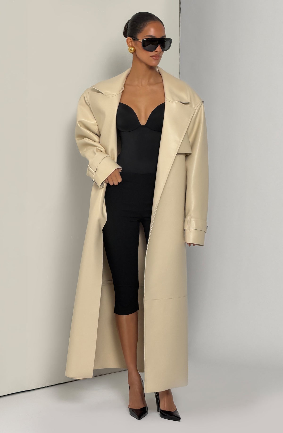 Cayetana™ - Gabardina Larga de Polipiel Crema