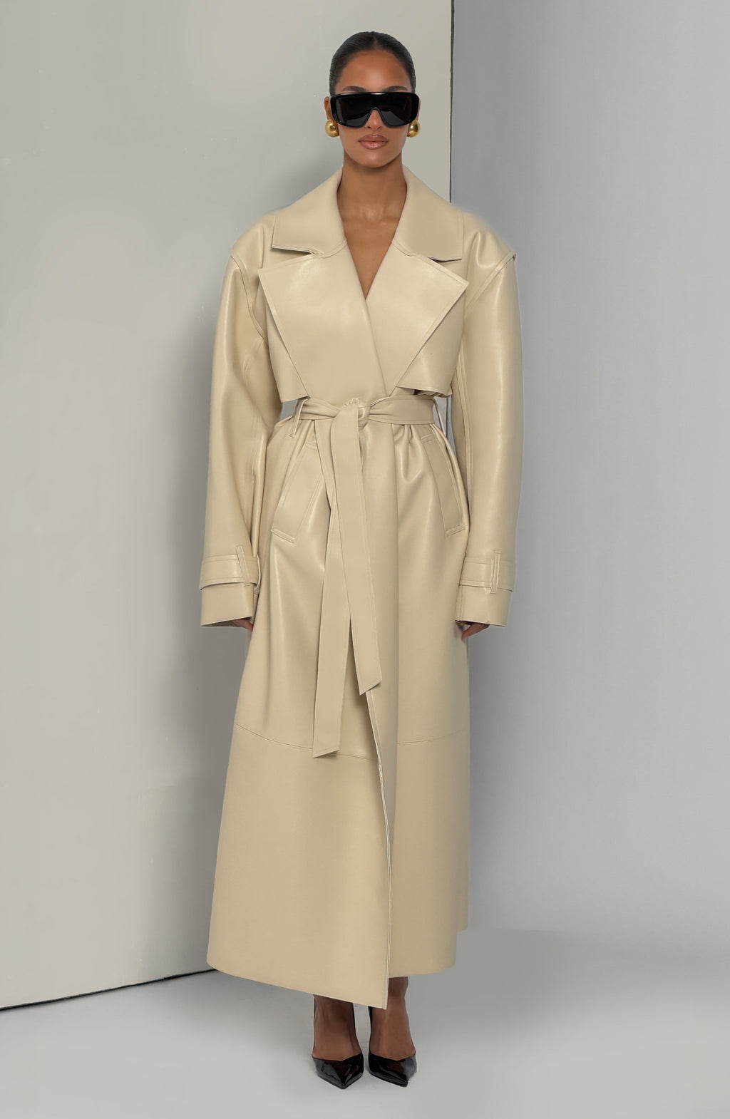 Cayetana™ - Gabardina Larga de Polipiel Crema