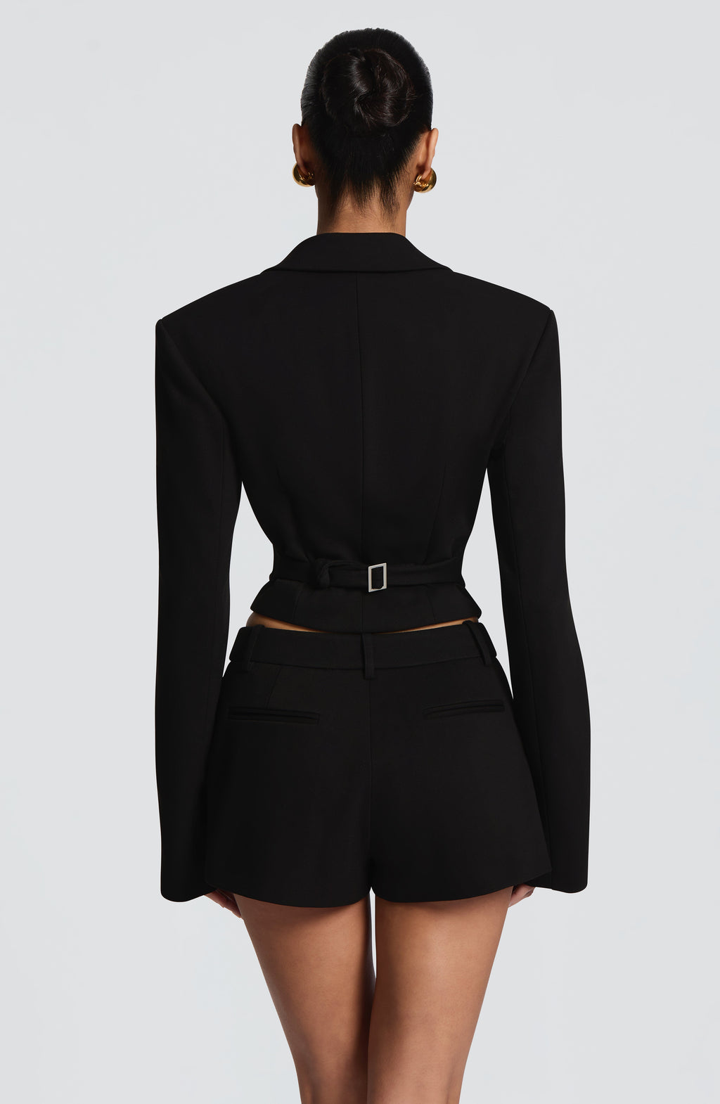 Macarena™ - Blazer Corto Entallado Negro