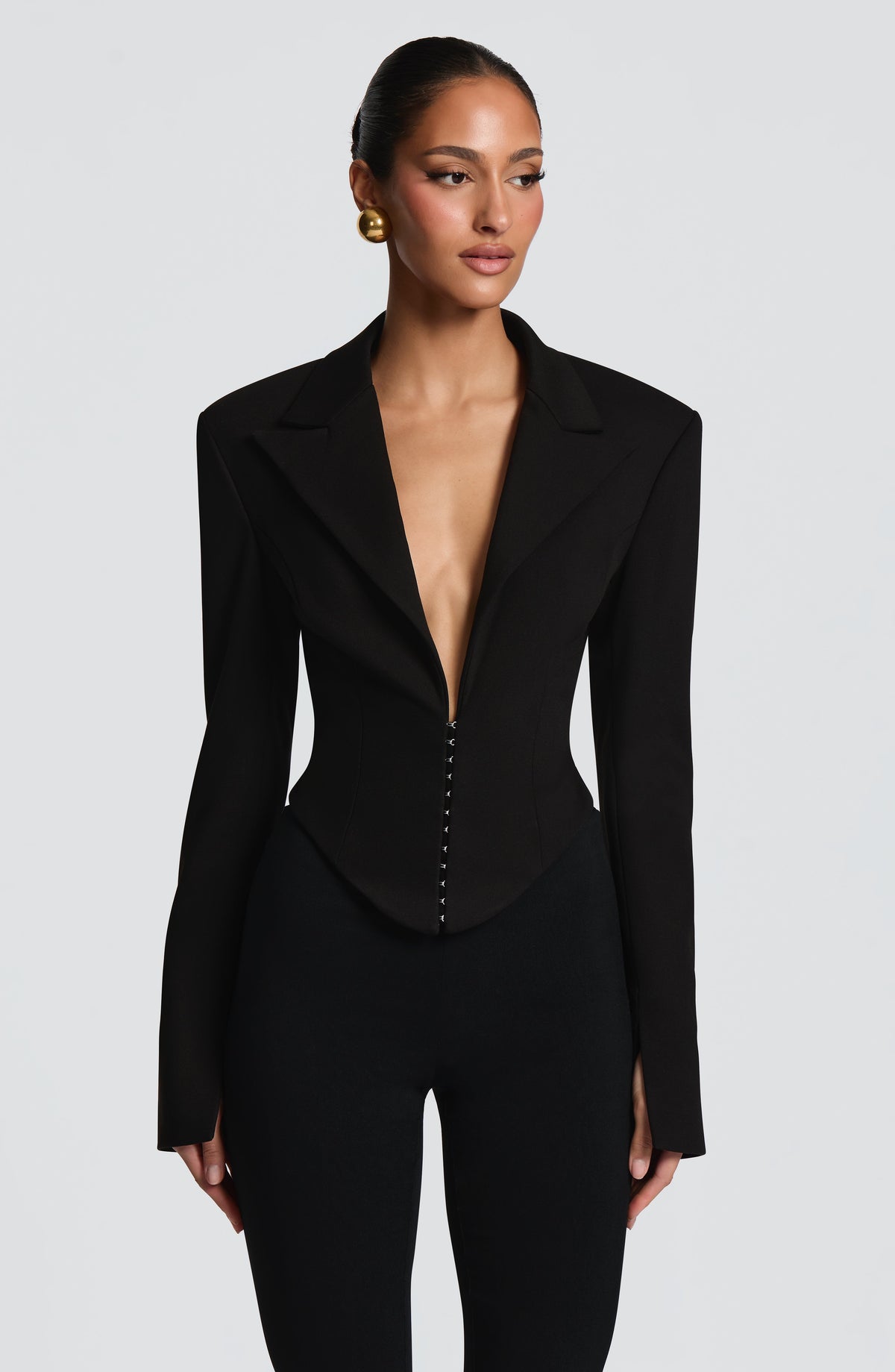 Macarena™ - Blazer Corto Entallado Negro