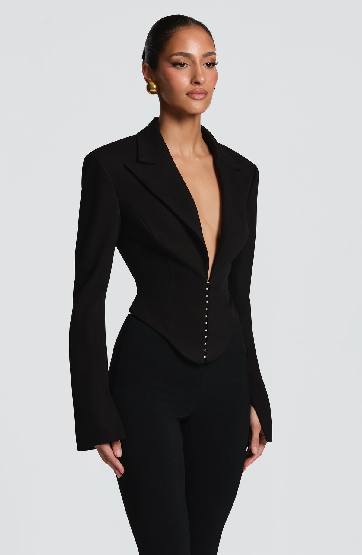 Macarena™ - Blazer Corto Entallado Negro