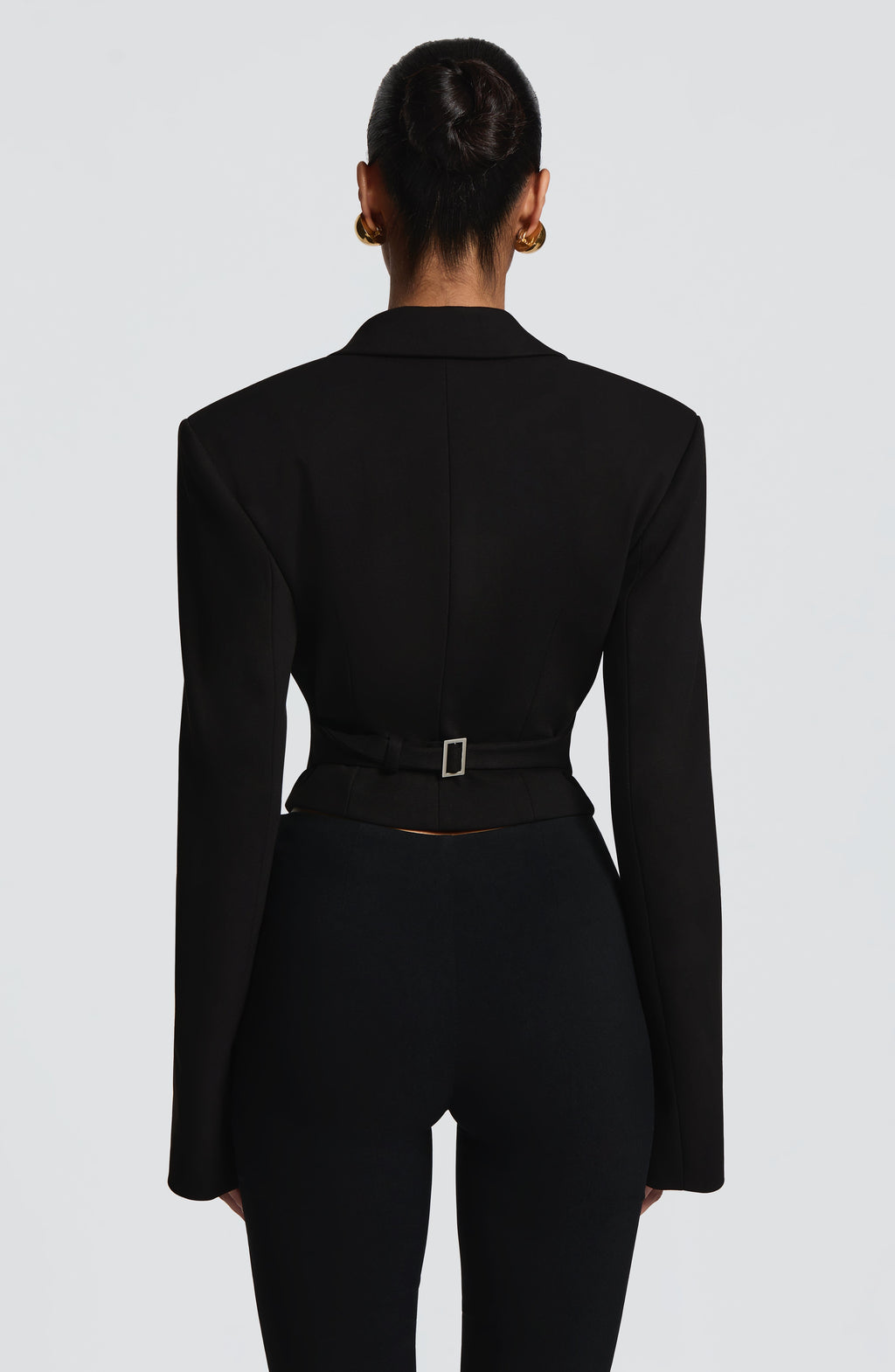 Macarena™ - Blazer Corto Entallado Negro