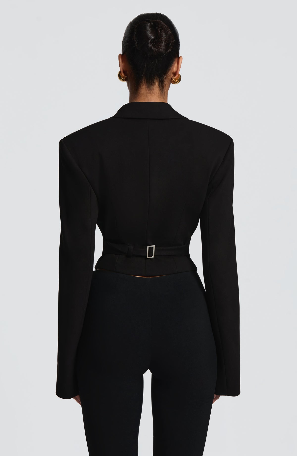 Macarena™ - Blazer Corto Entallado Negro