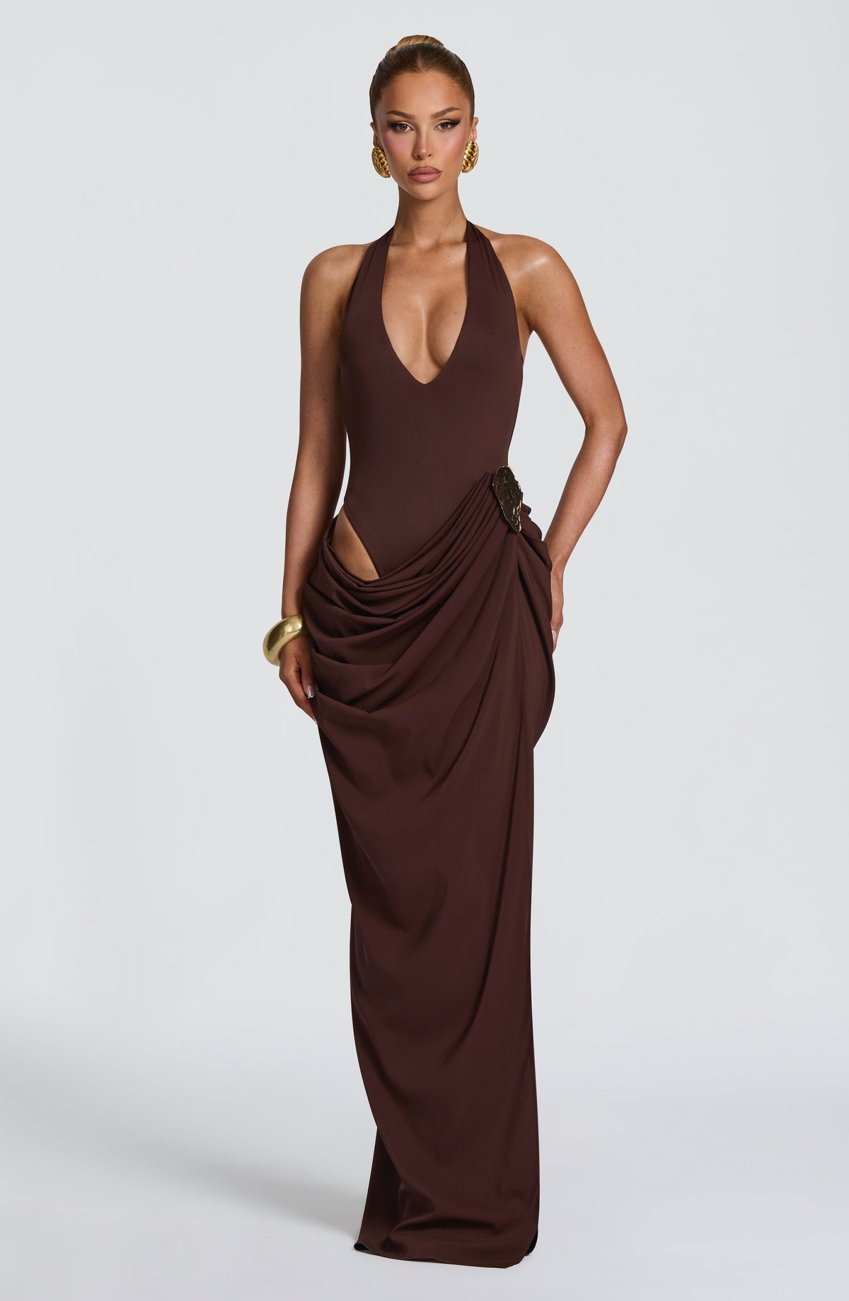 Mujer con el vestido Adela™ ciruela para una fiesta, foto 3