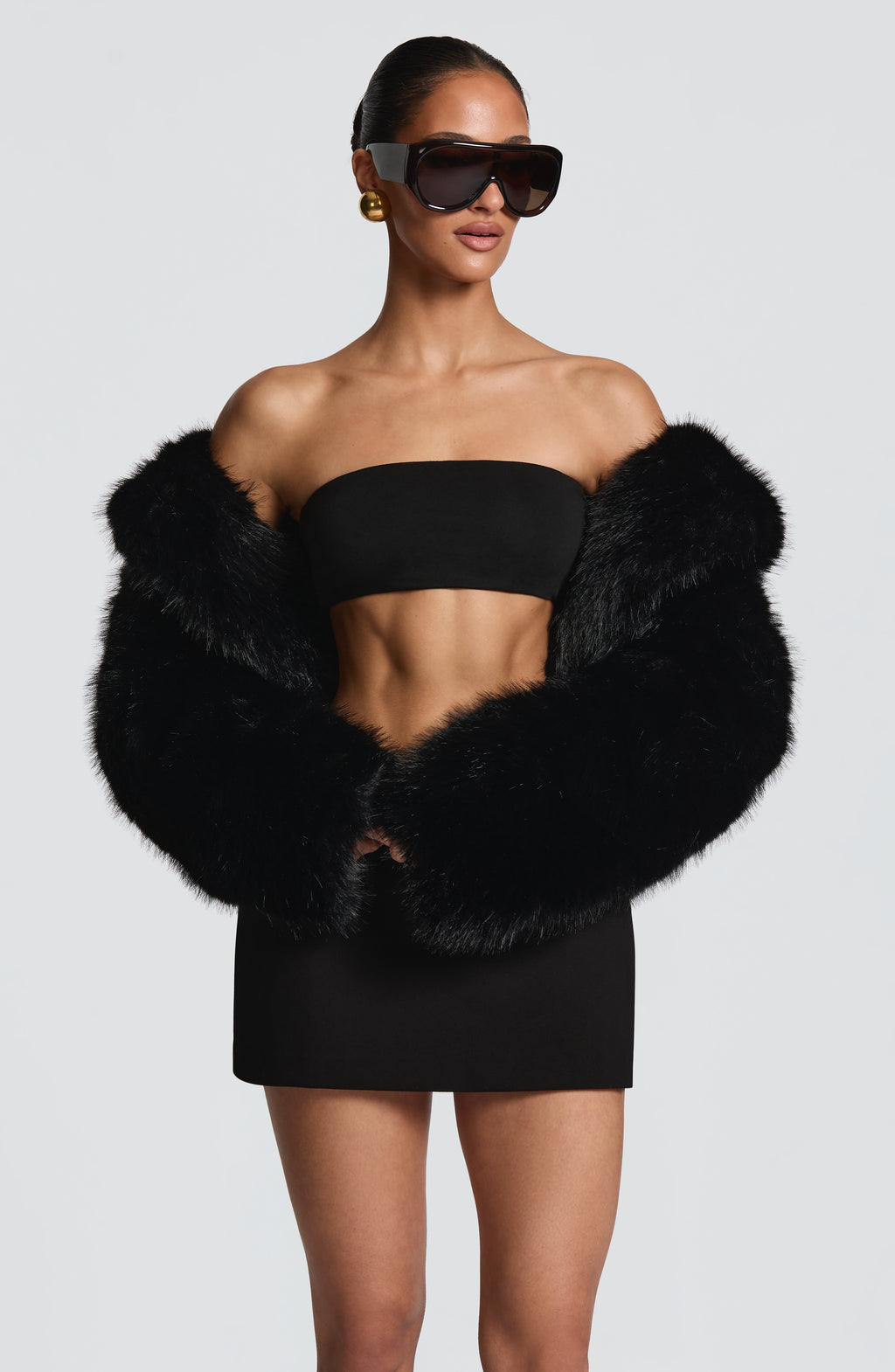 Minerva™ - Abrigo Corto con Cuello Chal Negro