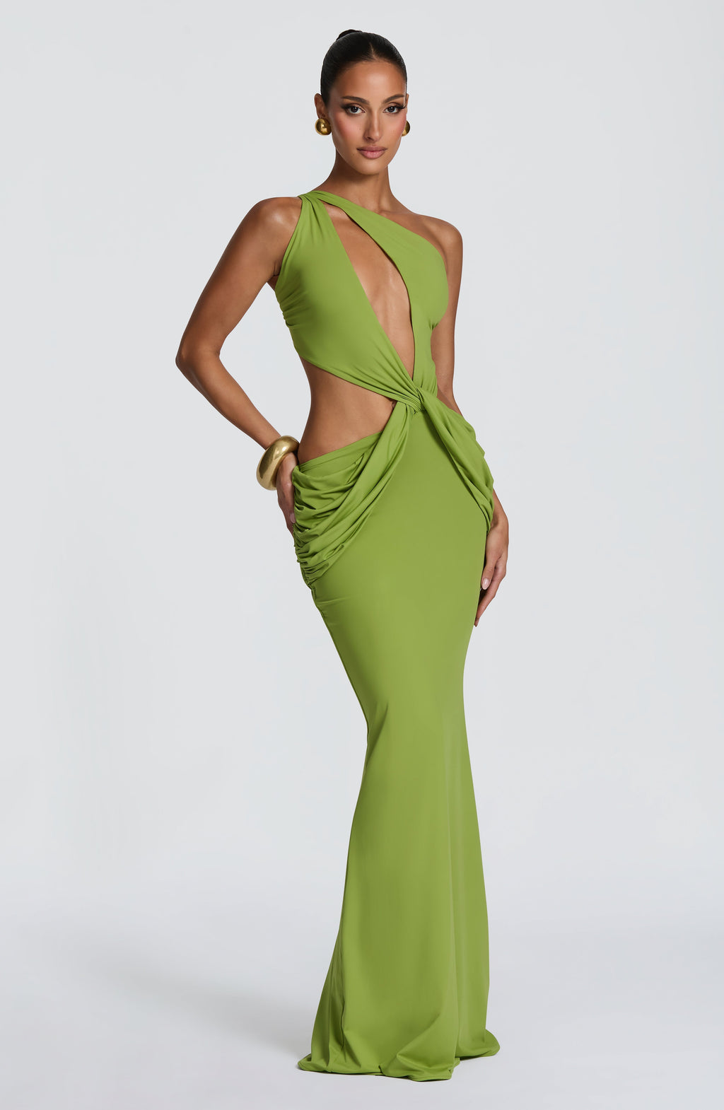 Mujer con el vestido Olivia™ oliva para una fiesta, foto 3
