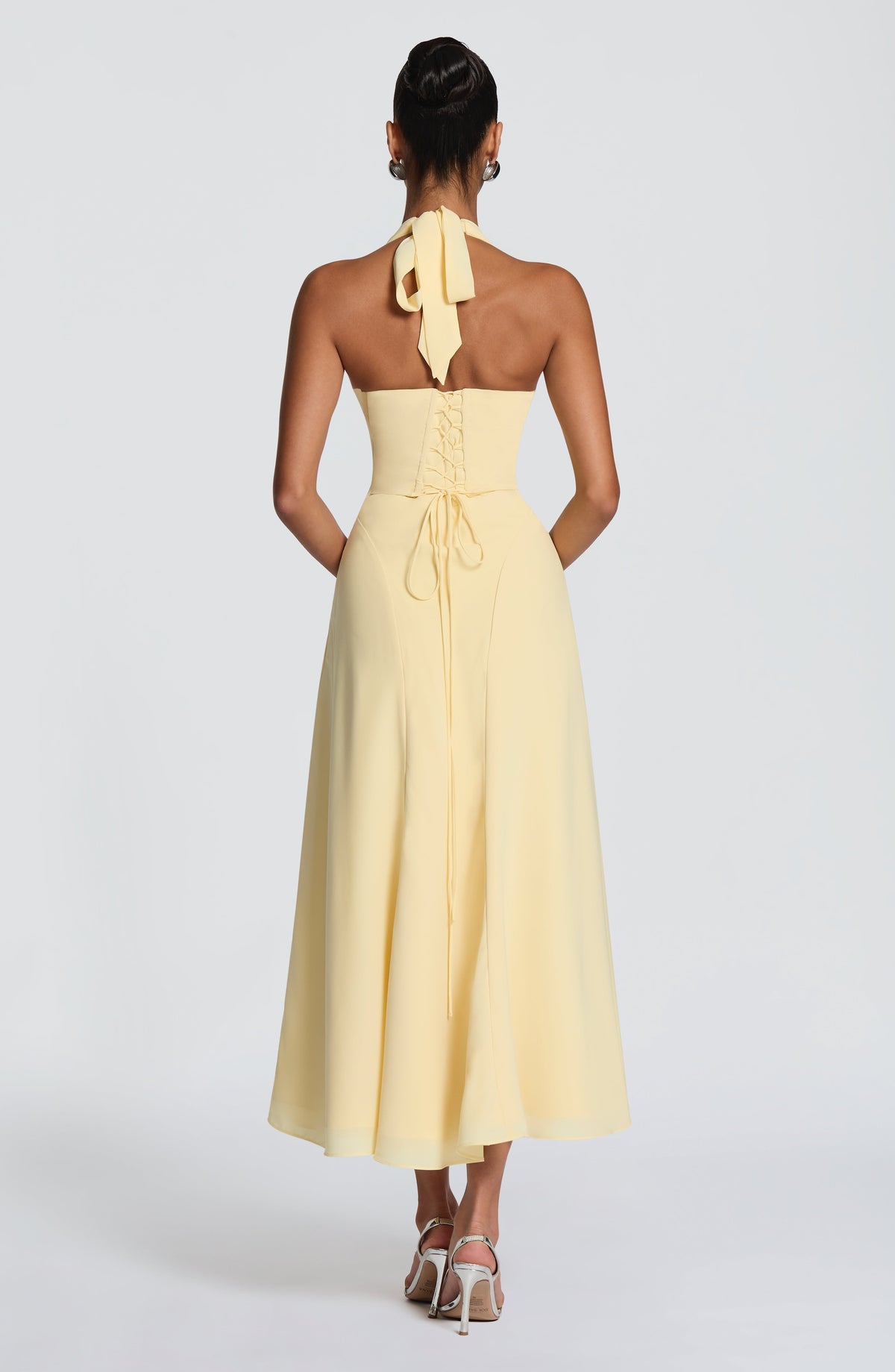 Helena™ en amarillo limón, vestido midi de chifón, con corsé