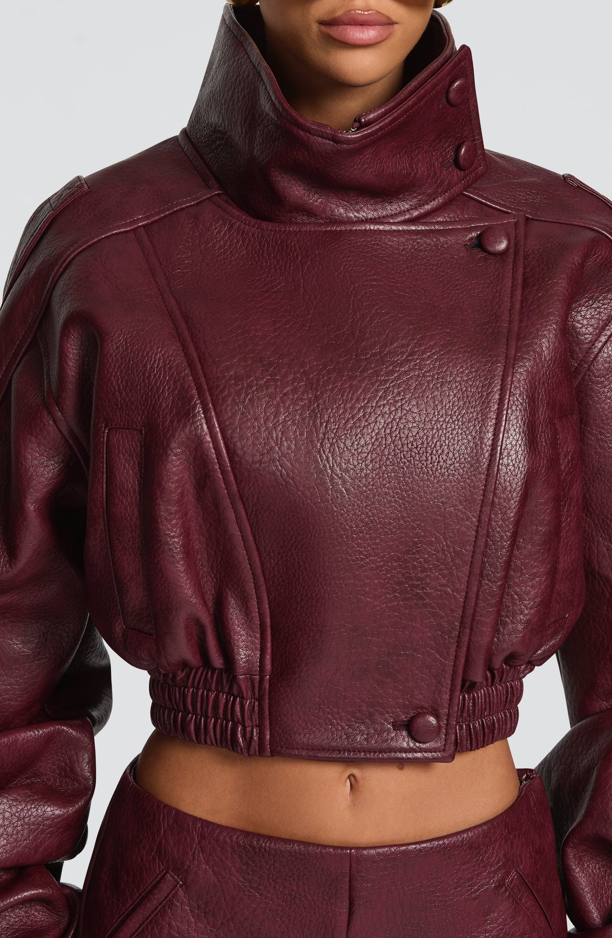 Noemí™ - Chaqueta Corta de Polipiel Cereza
