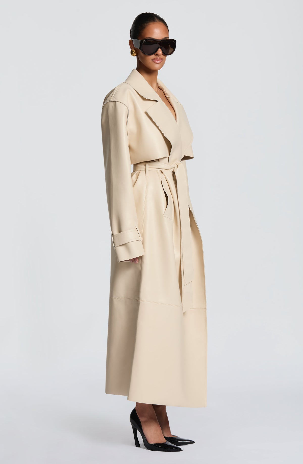 Cayetana™ - Gabardina Larga de Polipiel Crema