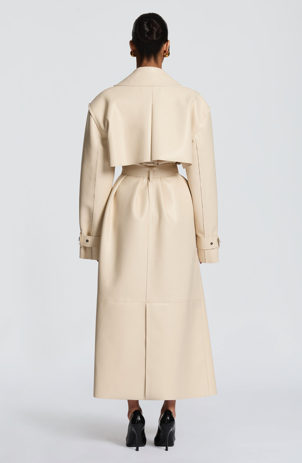 Cayetana™ - Gabardina Larga de Polipiel Crema