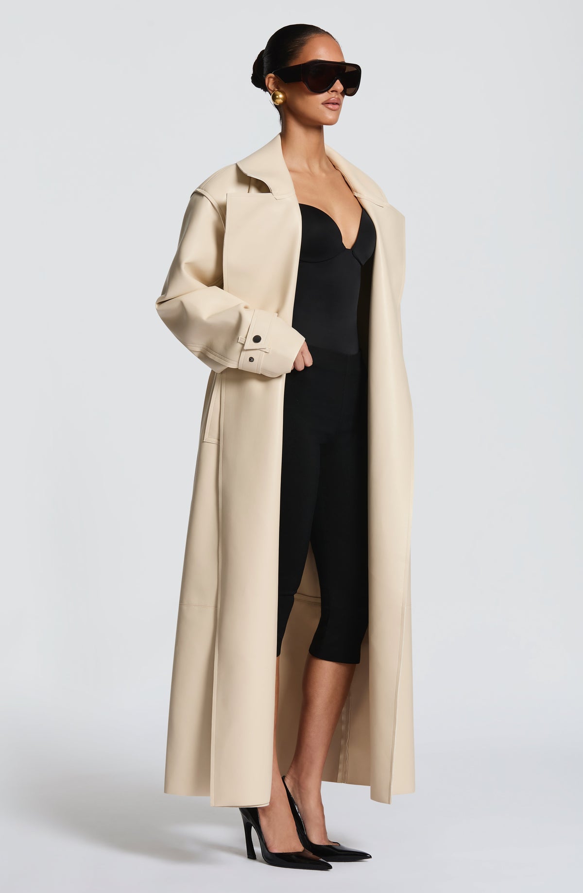 Cayetana™ - Gabardina Larga de Polipiel Crema