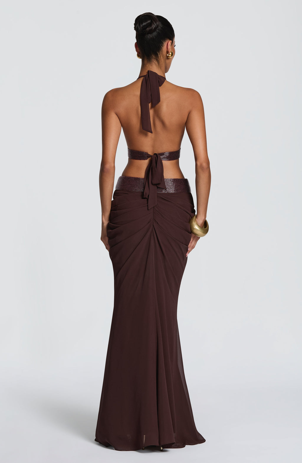 Sofía™ en ciruela, vestido largo de chifón, cuello halter