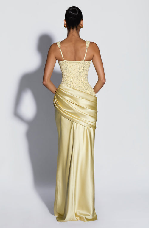 Alejandra™ en amarillo limón, vestido largo de satén, con corsé