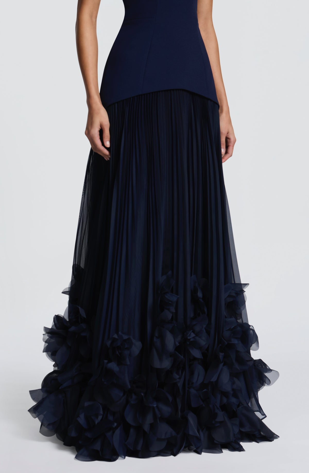 Serafina™ - Vestido Largo con Apliques Azul Marino