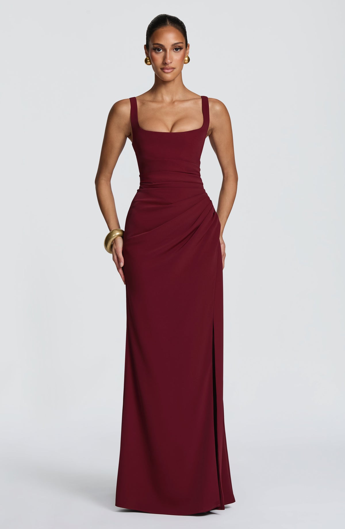 Vestido de evento Lucía™ cereza con abertura en la pierna, foto 4