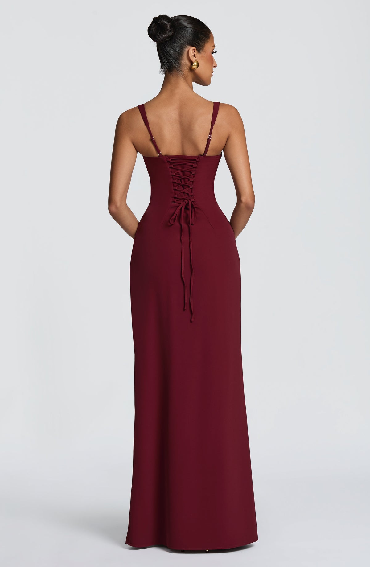 Lucía™ en cereza, vestido largo cruzado, con corsé