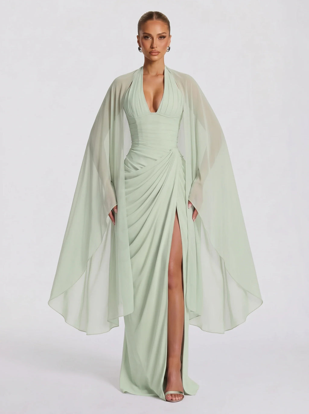 Ada™ verde salvia de Ana Ibiza, cuerpo entero con el vestido Anna™