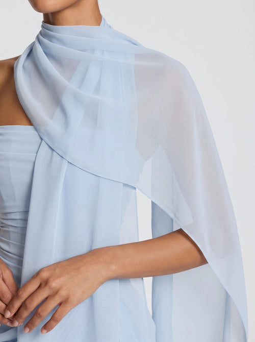 Alma™ en celeste, estola de chifón, detalle del tejido