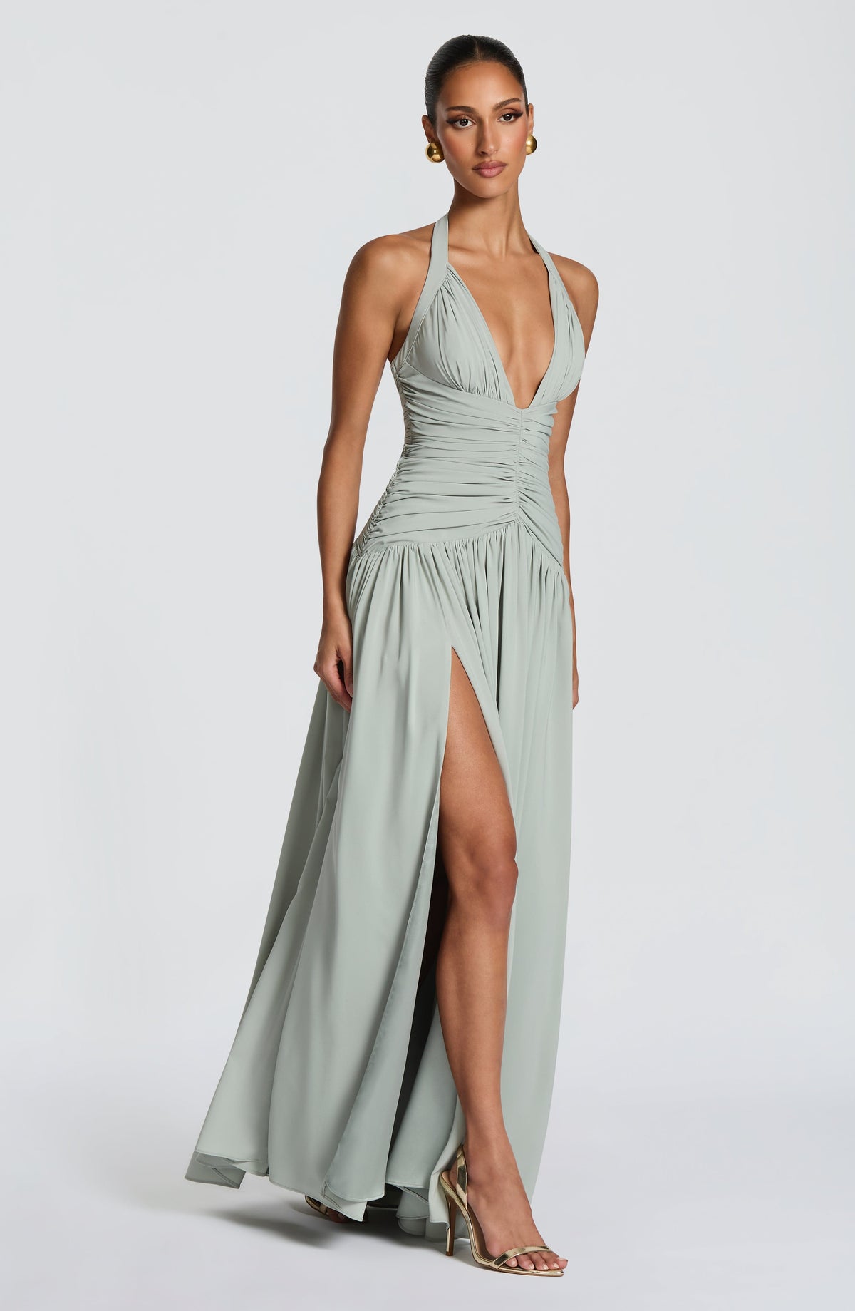 Amaia™ en verde salvia, vestido largo de chifón, con corsé