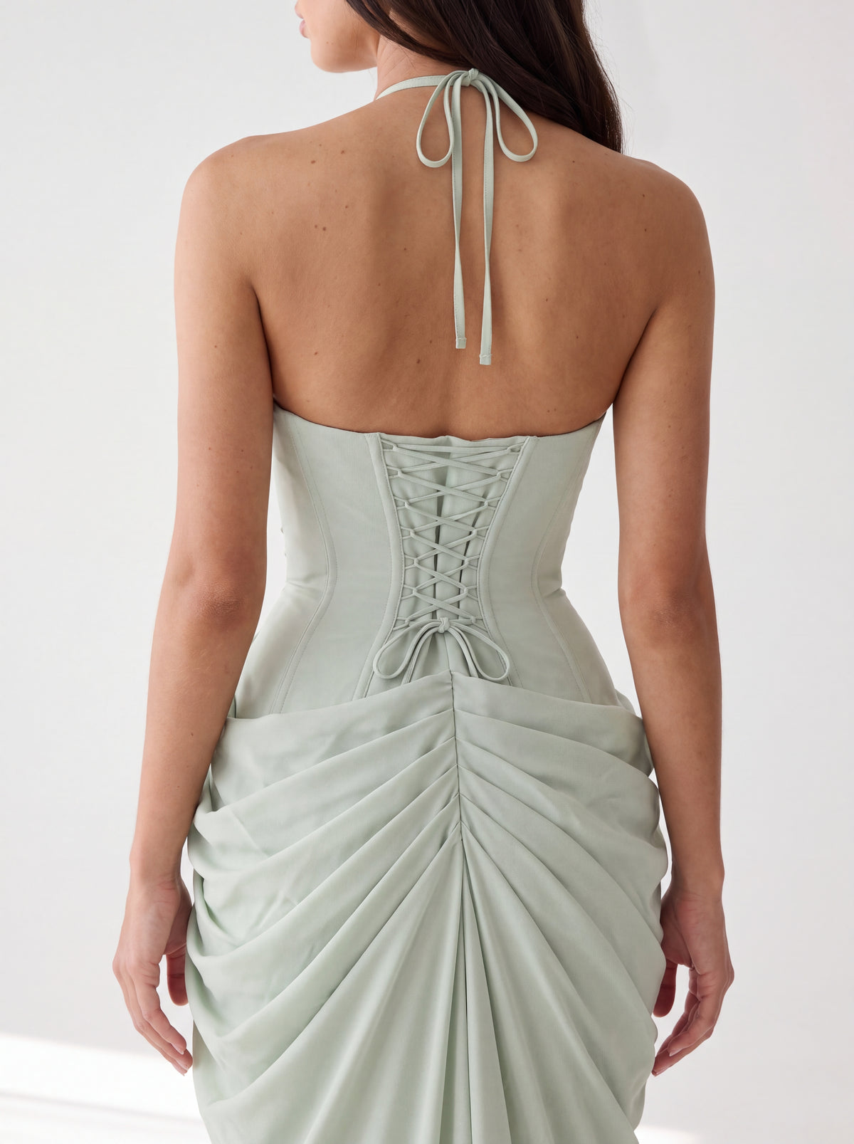 Detalle de la espalda del vestido Anna salvia