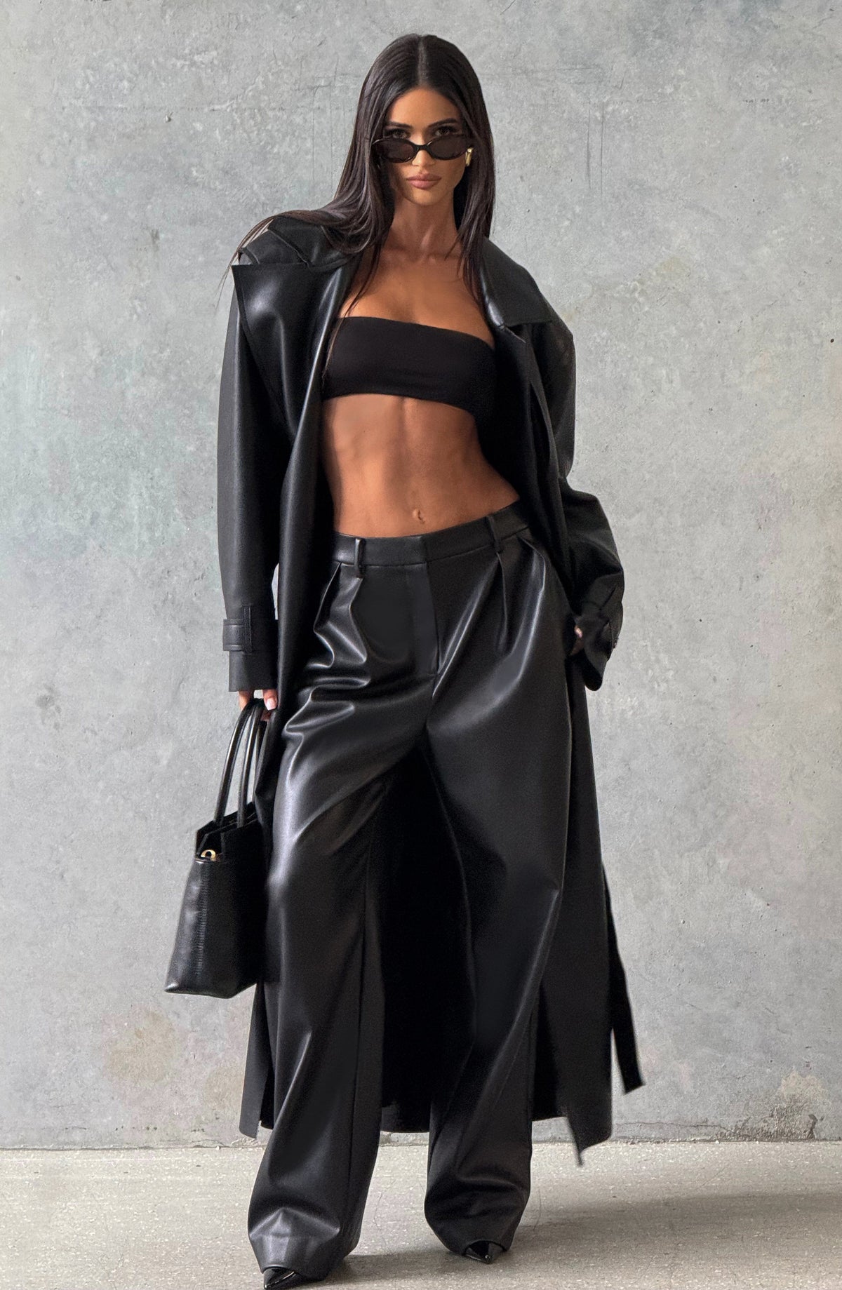 Bárbara™ en negro, gabardina de polipiel