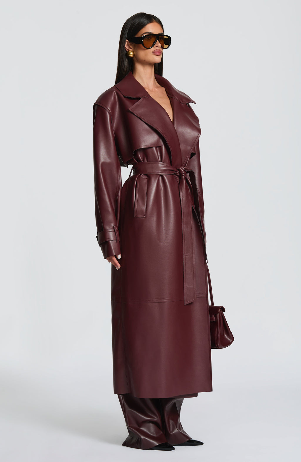 Mujer con gabardina de polipiel morada Bárbara™ para el otoño, foto 3