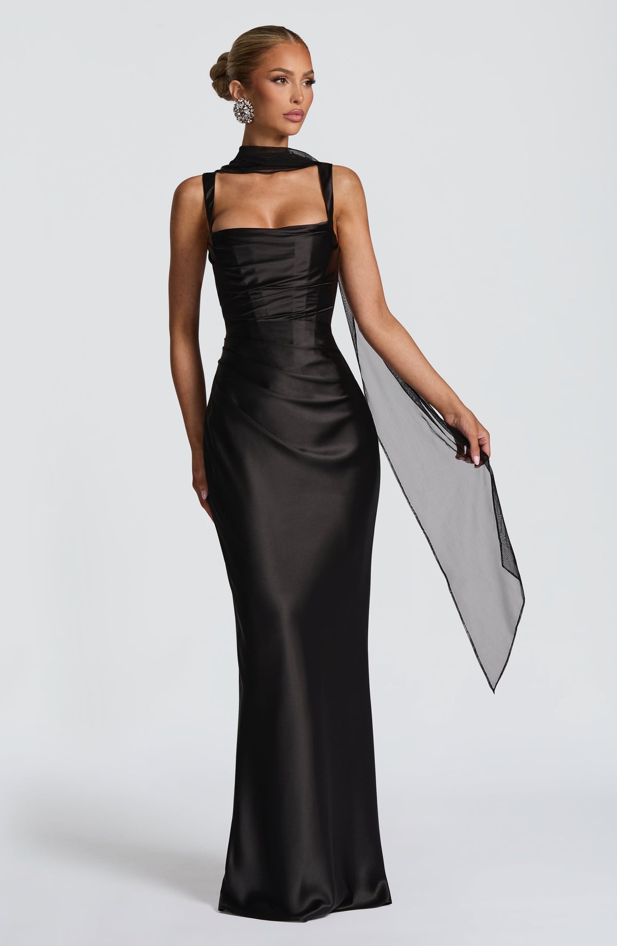 Vestido de graduación largo negro de satén - Carlota™ Ana Ibiza