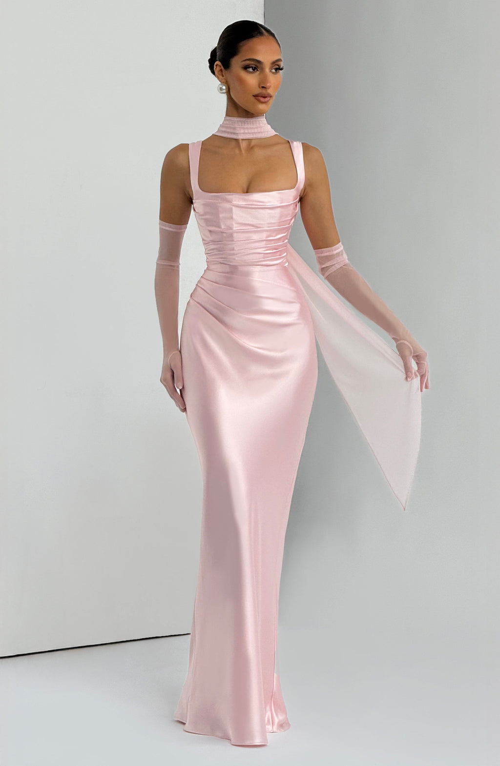 Look para una boda de noche: vestido de satén Carlota™ en rosa, foto 6